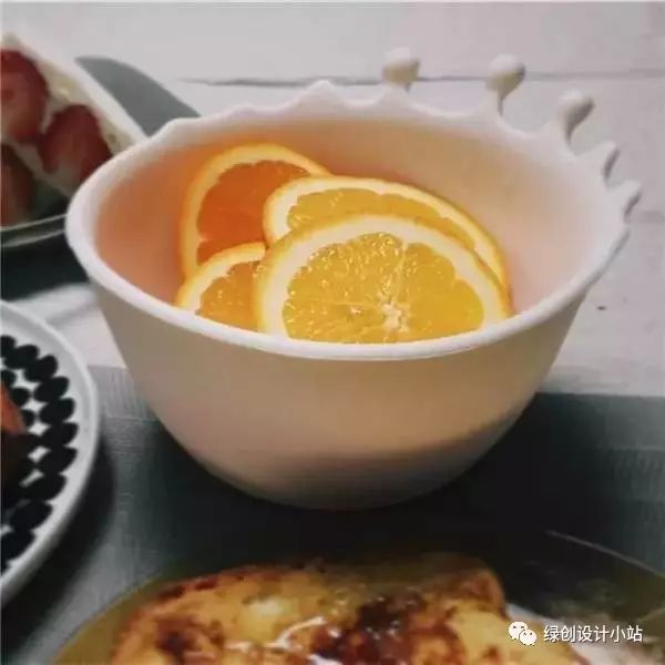 呈牛奶四濺狀的食器,來自于設(shè)計(jì)師的童趣設(shè)計(jì)
